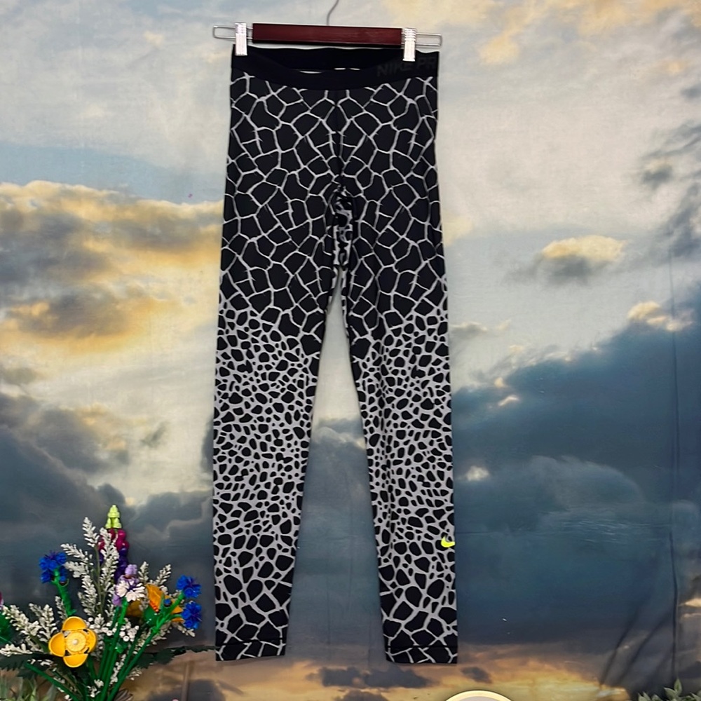 Nike Pro Patterned Leggings